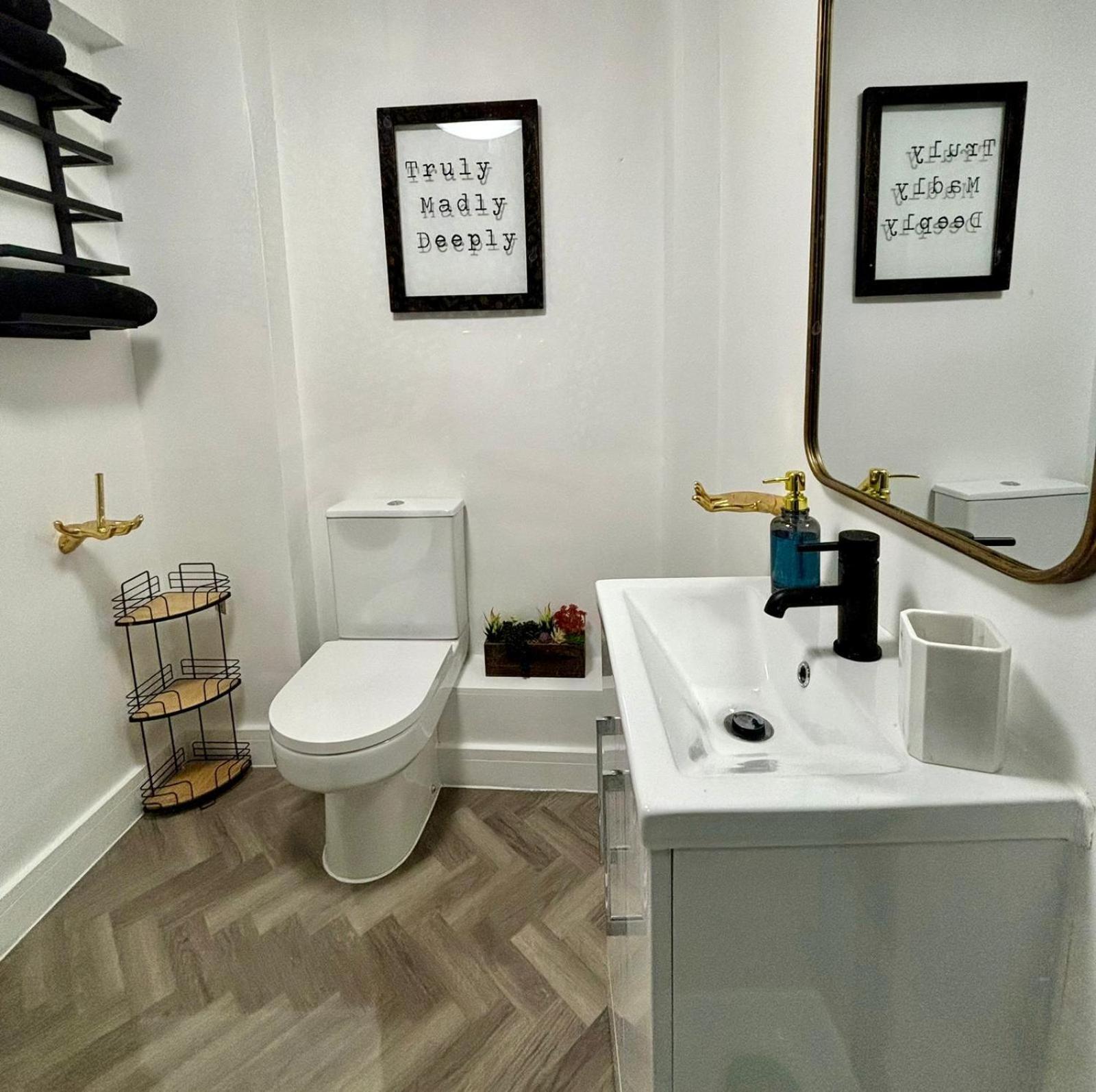 Stylish And Chic Seaside Apartment Southend-on-Sea Esterno foto