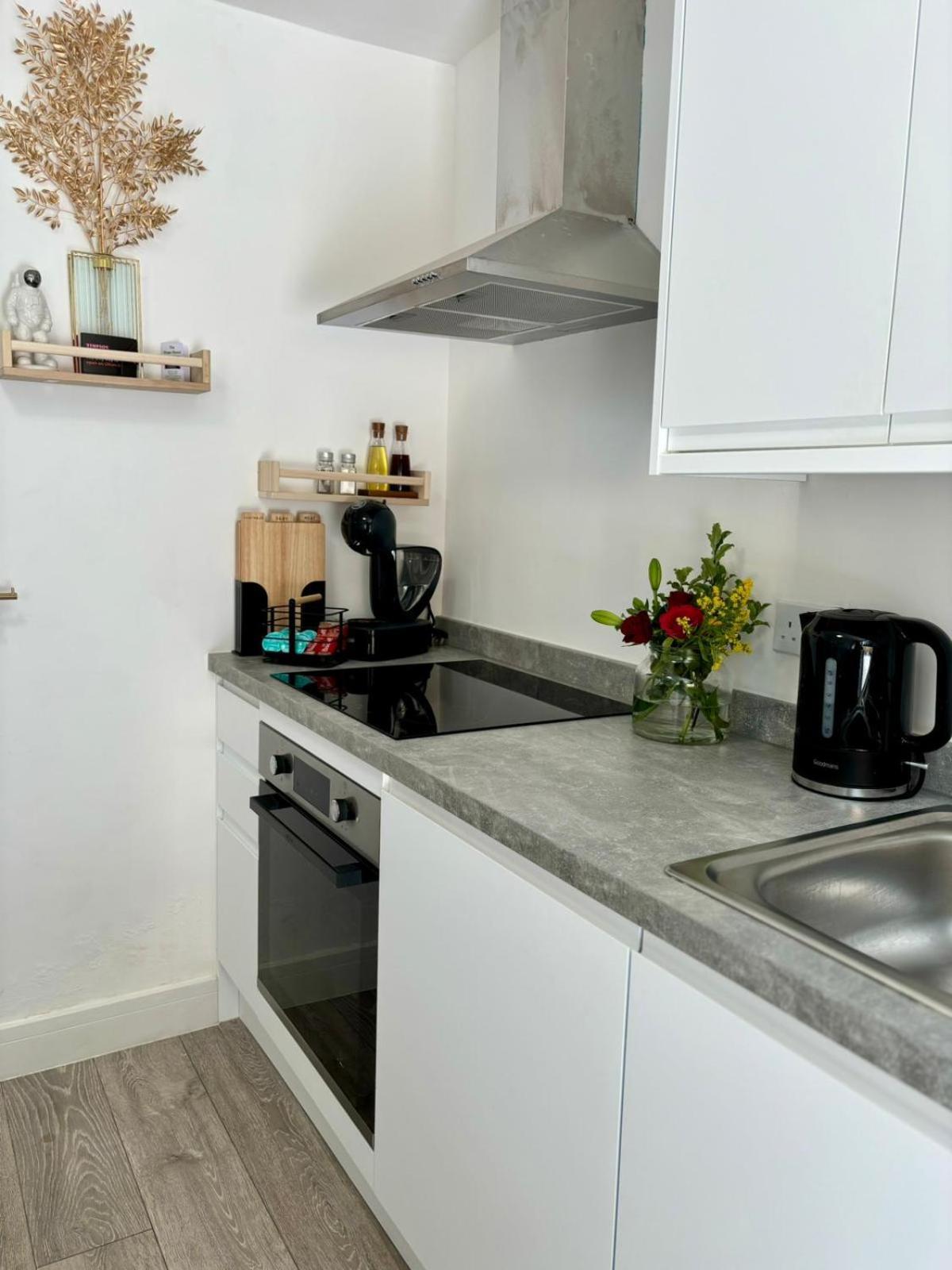 Stylish And Chic Seaside Apartment Southend-on-Sea Esterno foto