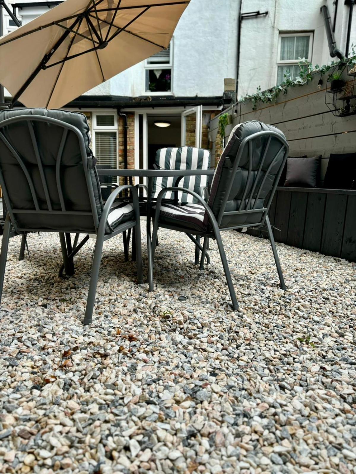 Stylish And Chic Seaside Apartment Southend-on-Sea Esterno foto